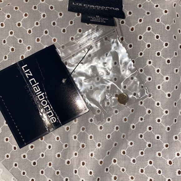 Liz Claiborne Eyelet Button-Down Sleeveless Blouse White Size M NWT - Picture 7 of 7